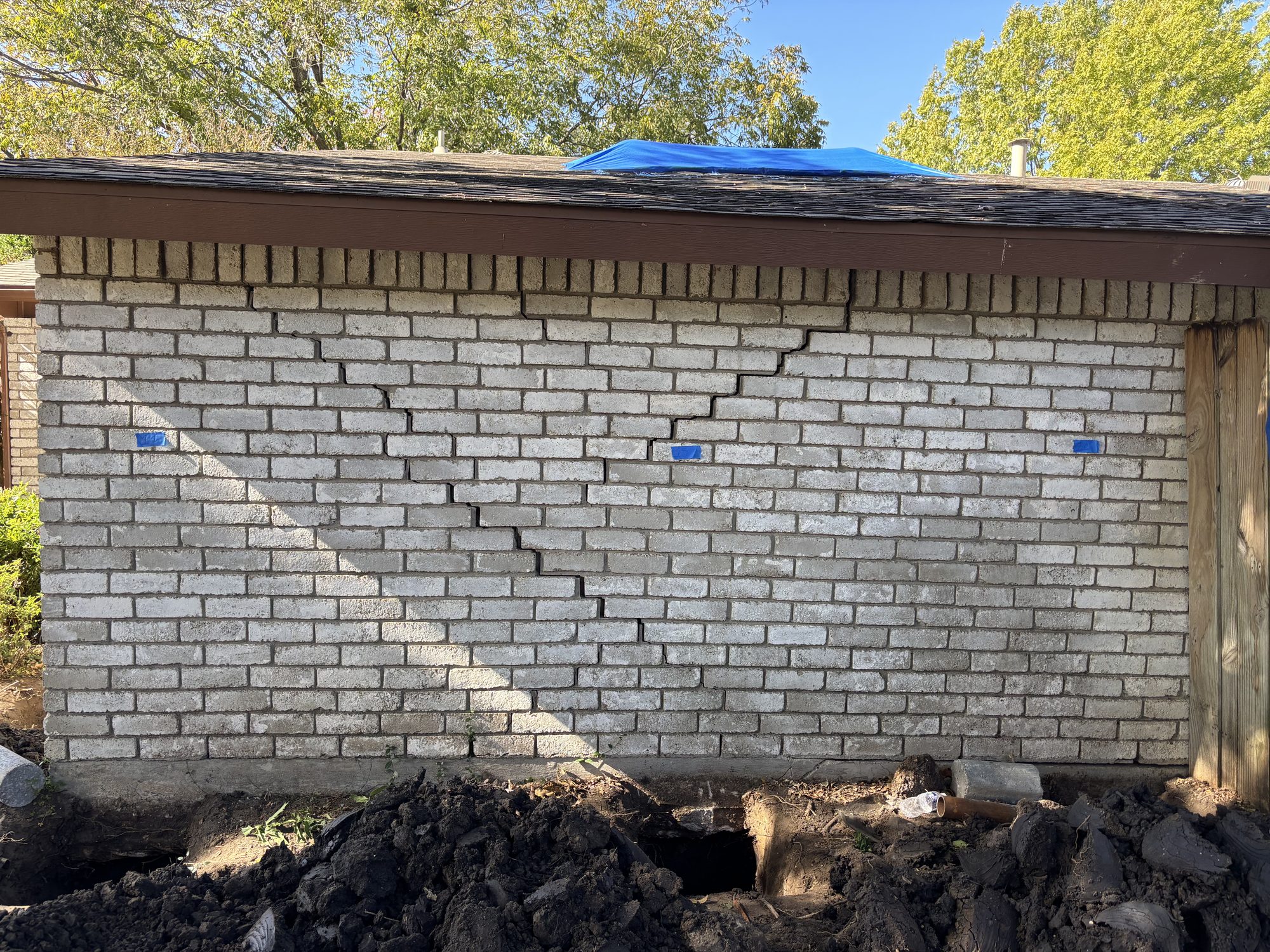 Brick stairstep crack, Imperial Foundation Repair job site in North Texas
