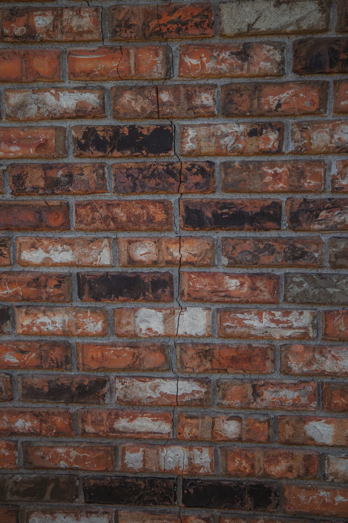 Brick crack closeup, Imperial Foundation Repair job site in North Texas